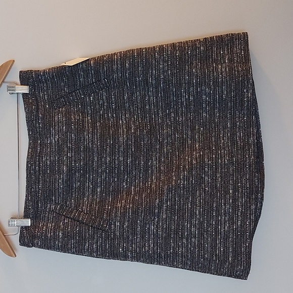 NWT Halogen A Line Mini/Midi Skirt Textured with Zip Back Size 10 - Picture 1 of 7
